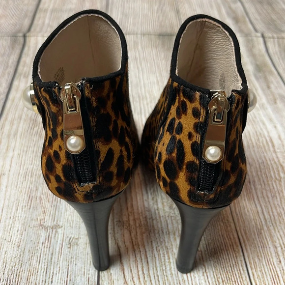NEW Louise et Cie Illisa Leopard Peep Toe Bootie Heels Sz 5.5 - Picture 5 of 11